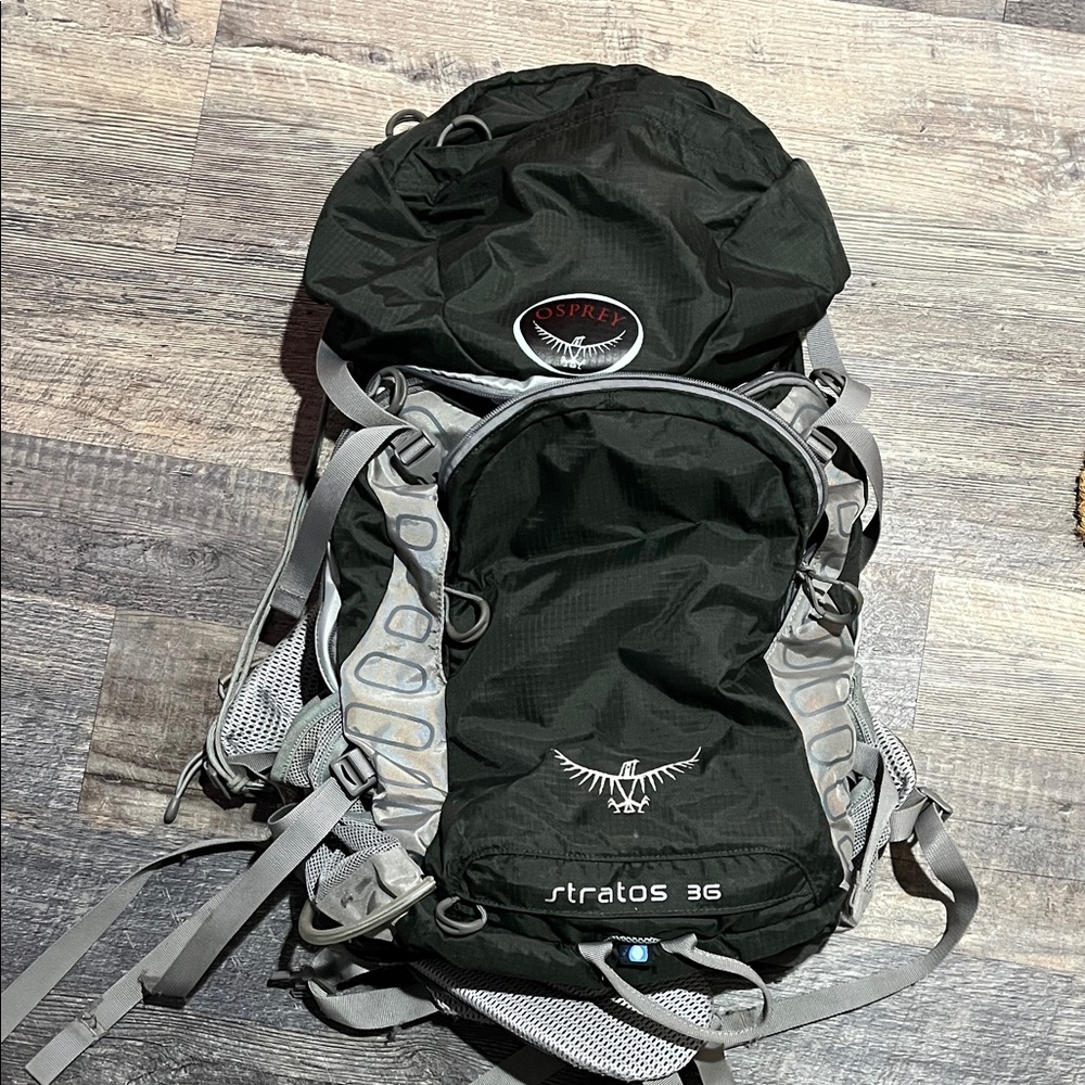 Osprey Stratos 36 Black and Gray Backpack